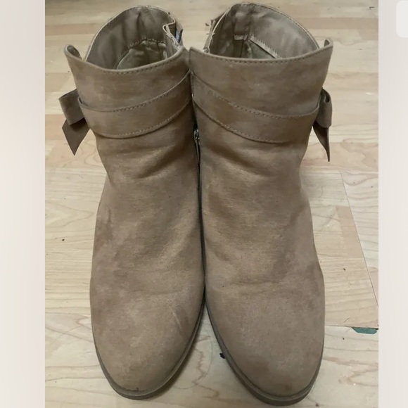 NEW TORRID tan faux suede ankle booties size 10.5 W wide width side zipper boots - Picture 3 of 5